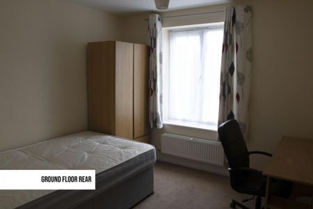 4 bedroom detached house to rent - Photo 2