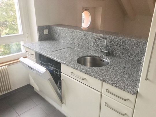 Bel appartement mansardé de 3 1/2 pièces situé au 3ème étage avec ascenseur - Photo 1