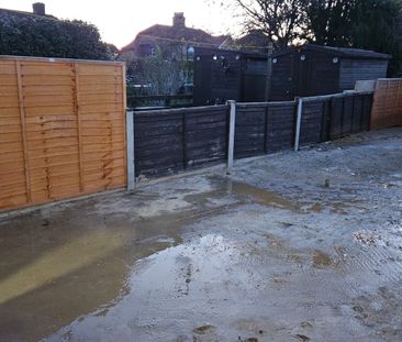 Four bedroom house close to chadwel heath station- £2500 - Photo 4