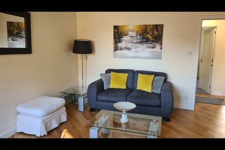 2 Bed Flat, Denwood, AB15 - Photo 2