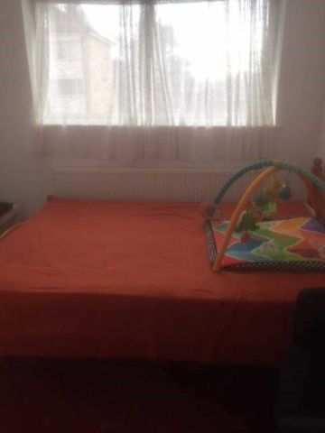 Price £1,650 pcm - Available Now - Part Furnished - Photo 5