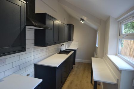 2 bedroom terraced house to rent - Photo 2