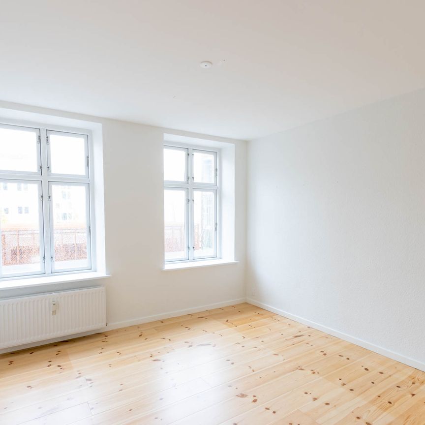 Central lejlighed med lys og liv i Aalborg - Photo 1