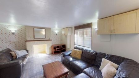 1 bed Mid Terraced House for Rent - Photo 4