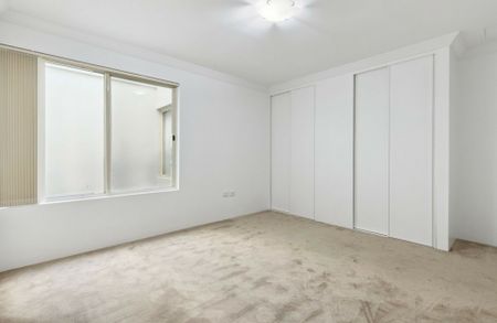 MODERN TWO-STOREY LIVING IN A GREAT MANDURAH LOCATION - Photo 4