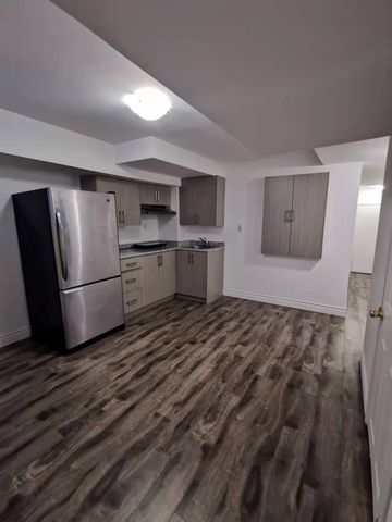 For Lease - 209 Harding Park Street, Newmarket, Ontario - Photo 4