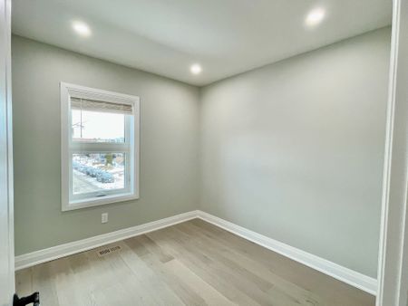 For Lease - 20 St Clair Gardens Unit# Upper, Toronto, Ontario - Photo 3