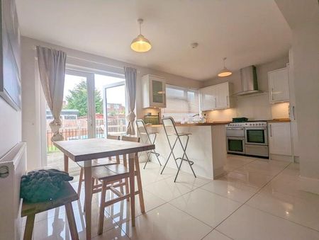 3 bedroom semi-detached house to rent - Photo 4