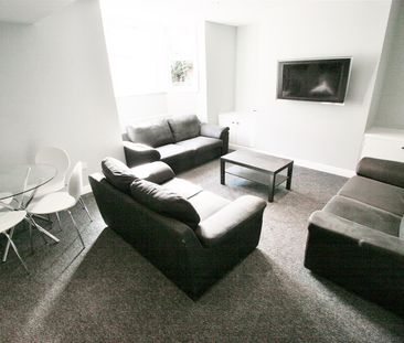 8 bedroom terraced house to rent - Photo 1