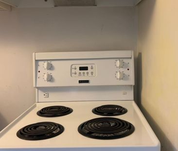 For Lease - 23 Pineway Blvd Boulevard Unit# Bsmt Suite A, Toronto, ... - Photo 4