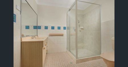 Spacious 3-Bedroom Apartment in Prime Wollongong Location - Photo 4