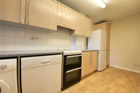 Chineham, Basingstoke, RG24 - Photo 2