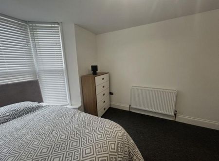 1 bedroom in a house share to rent - Photo 3