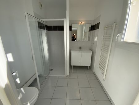 LUNEL - Appartement 2 pièces 40,48m² au 2ème étage avec Terrasse - Photo 3