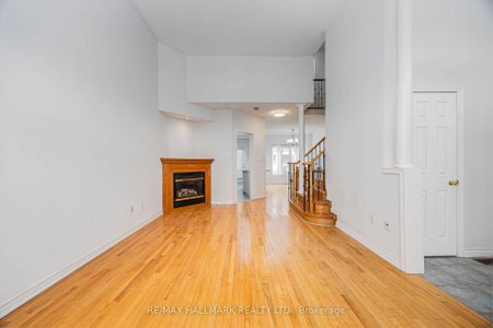 For Lease - 17 Oceanview Street, Richmond Hill, Ontario - Photo 2