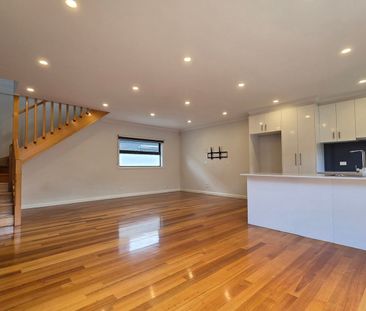 Light-Filled Contemporary Living in a Prime Preston Pocket - Photo 2