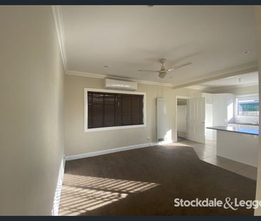 2 Bedroom Home Close To Town! - Photo 1