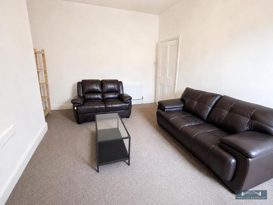 3 bedroom flat to rent - Photo 1