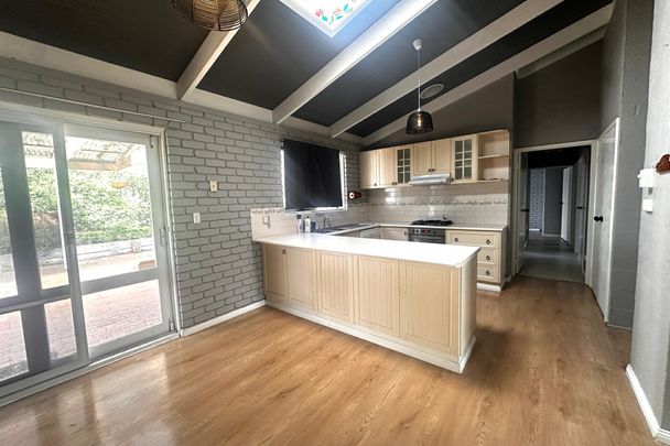 10 Pitman Court, Hampton Park VIC - Photo 1