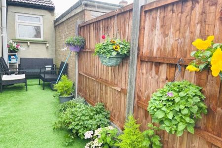 2 bedroom house to rent - Photo 2