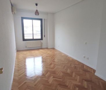 Piso de alquiler en Adelfas - Photo 5