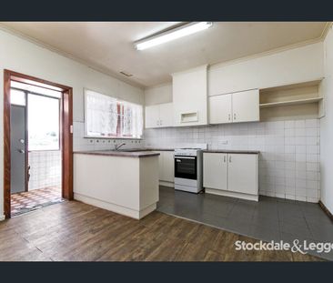 Neat As A Pin! - Photo 5