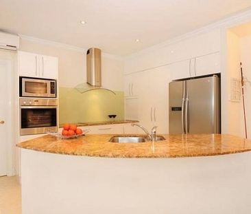 3 BEDROOM : 2 BATHROOM : FULLY FURNISHED : POOL : CLOSE TO BEACH - Photo 5