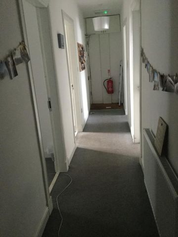 3 bedroom flat to rent - Photo 3