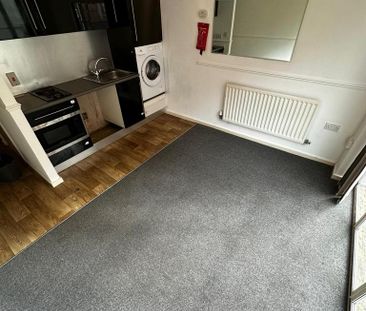 Studio to rent - Photo 2