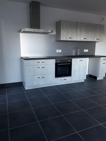 Location Appartement 3 pièces 61m² ST PIERRE EN FAUCIGNY 74800 - Photo 2