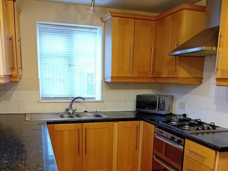 2 bedroom end of terrace house to rent - Photo 3