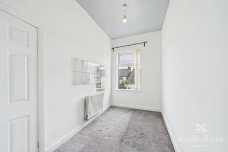3 bedroom terraced house to rent - Photo 5