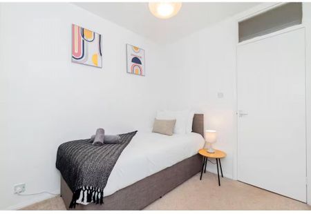 4 bedroom bungalow to rent - Photo 2