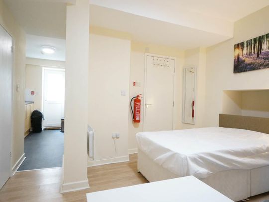 Basement, 55 High Street - Photo 1