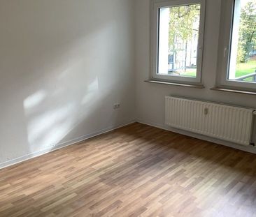 Geräumige 1,5 Singlewohnung mit Küchenzeile und großem Balkon - Foto 1