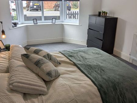 Newly Refurbished HMO! Room 4 - Photo 4