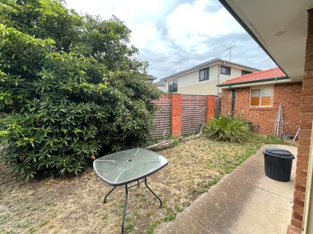 Low Maintenance 2 Bedroom Unit! - Photo 5