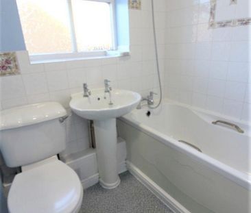 2 bedroom end of terrace house to rent - Photo 6