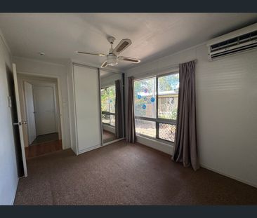 15 Mackenzie Drive, Moranbah, Qld 4744 - Photo 5