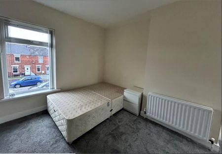 25 Parkgate Crescent, BT4, Belfast - Photo 3