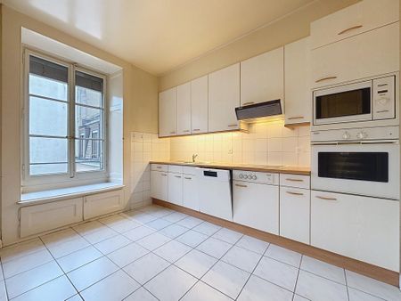 EAUX-VIVES - Sublime appartement de 8 pièces vue Jet-d'Eau - Photo 2