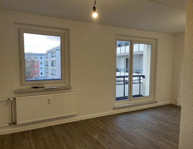 Available immediately – renovated 2-room apartment for rent! - Photo 1