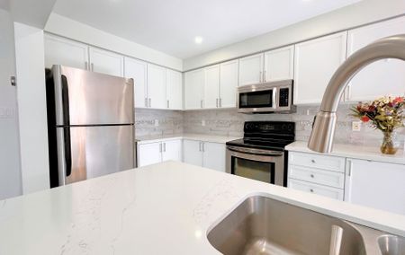 For Lease - 28 Millburn Drive, Clarington, Ontario - Photo 5