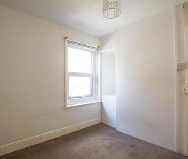 2 bedroom semi-detached house to rent - Photo 6