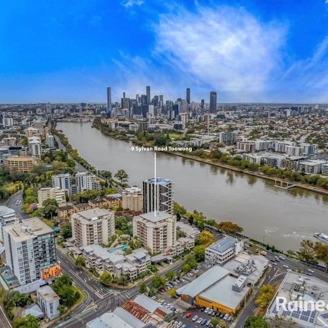 Fantastic 2 Bedroom Unit in Resort Style Complex! - Photo 1