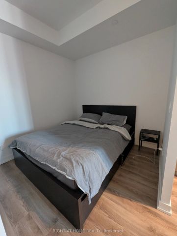 20 Edward Street #1319 - Photo 4