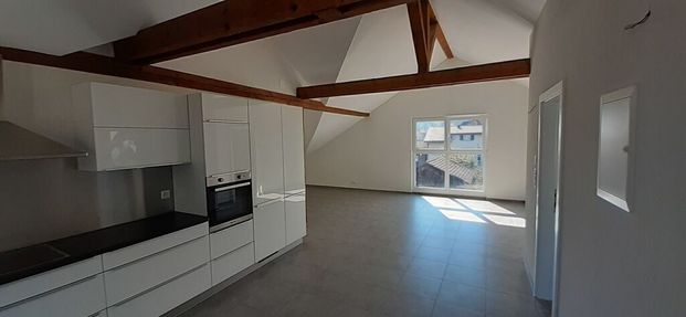 A spacious rooftop terrace facing the setting sun - Foto 1