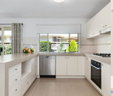 Beautifully Maintained Family Home - Photo 4