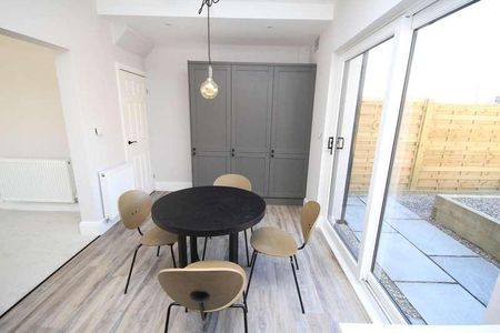 Gaisby Mount, Shipley, BD18 - Photo 3