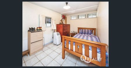🏡Dual Living On Big Block!!! - Photo 2